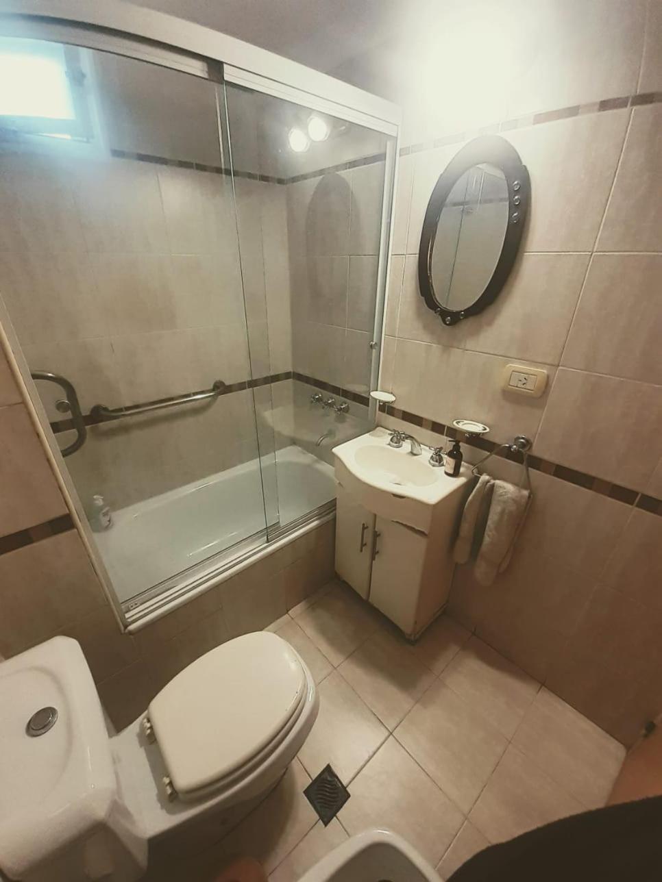 Apartment Semipiso Fabuloso 4 Pasajeros Zona Av Pellegrini, Facultades Admite Cama Supletoria *
